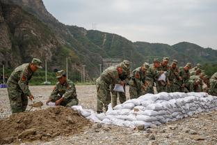 讨论｜美媒列布克交易方案：太阳换回5首轮 尼克斯拉活塞促成交易